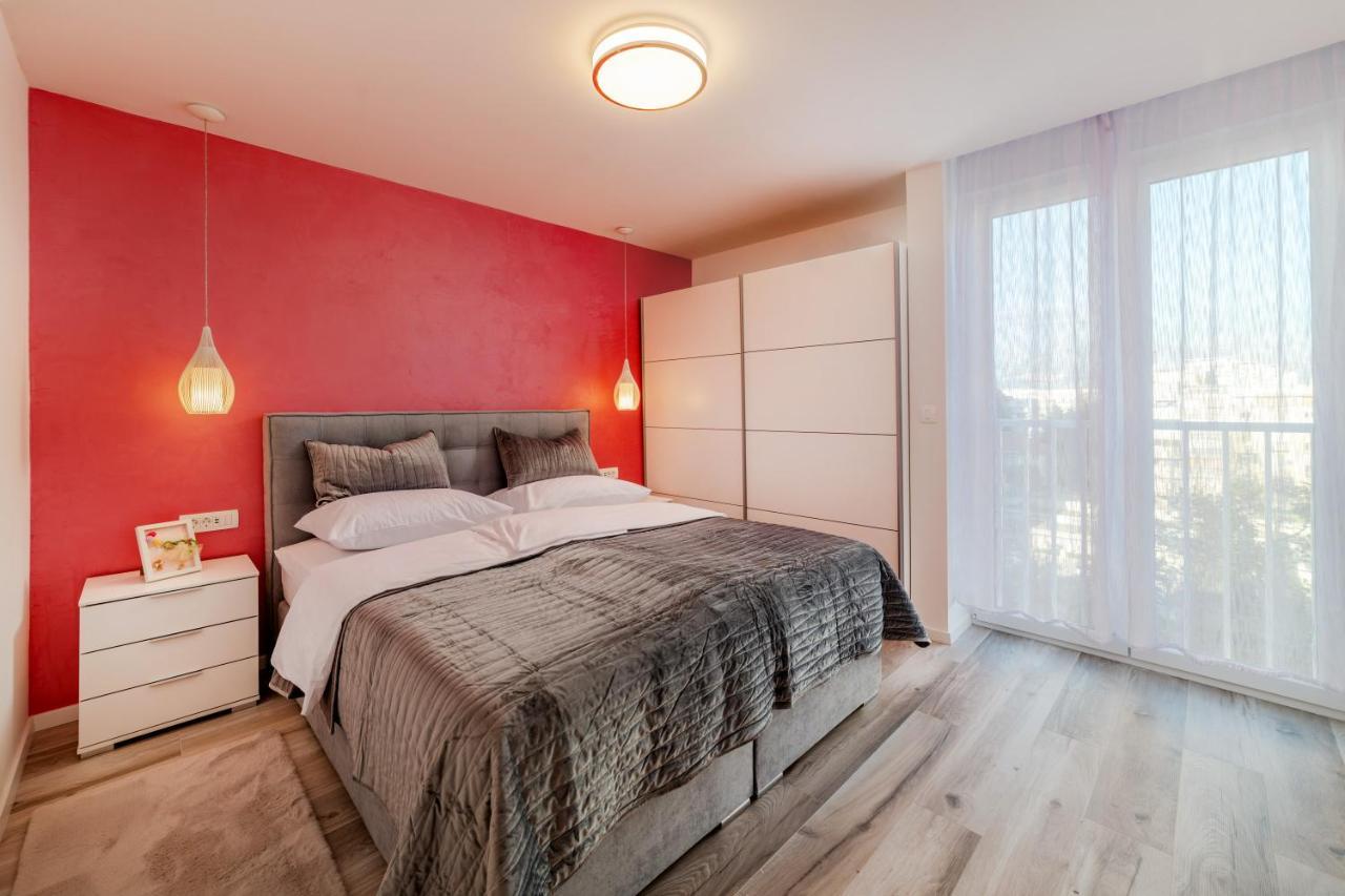 Luxury Apartment Sandra Split Exterior photo