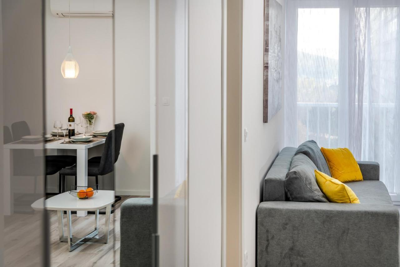 Luxury Apartment Sandra Split Exterior photo
