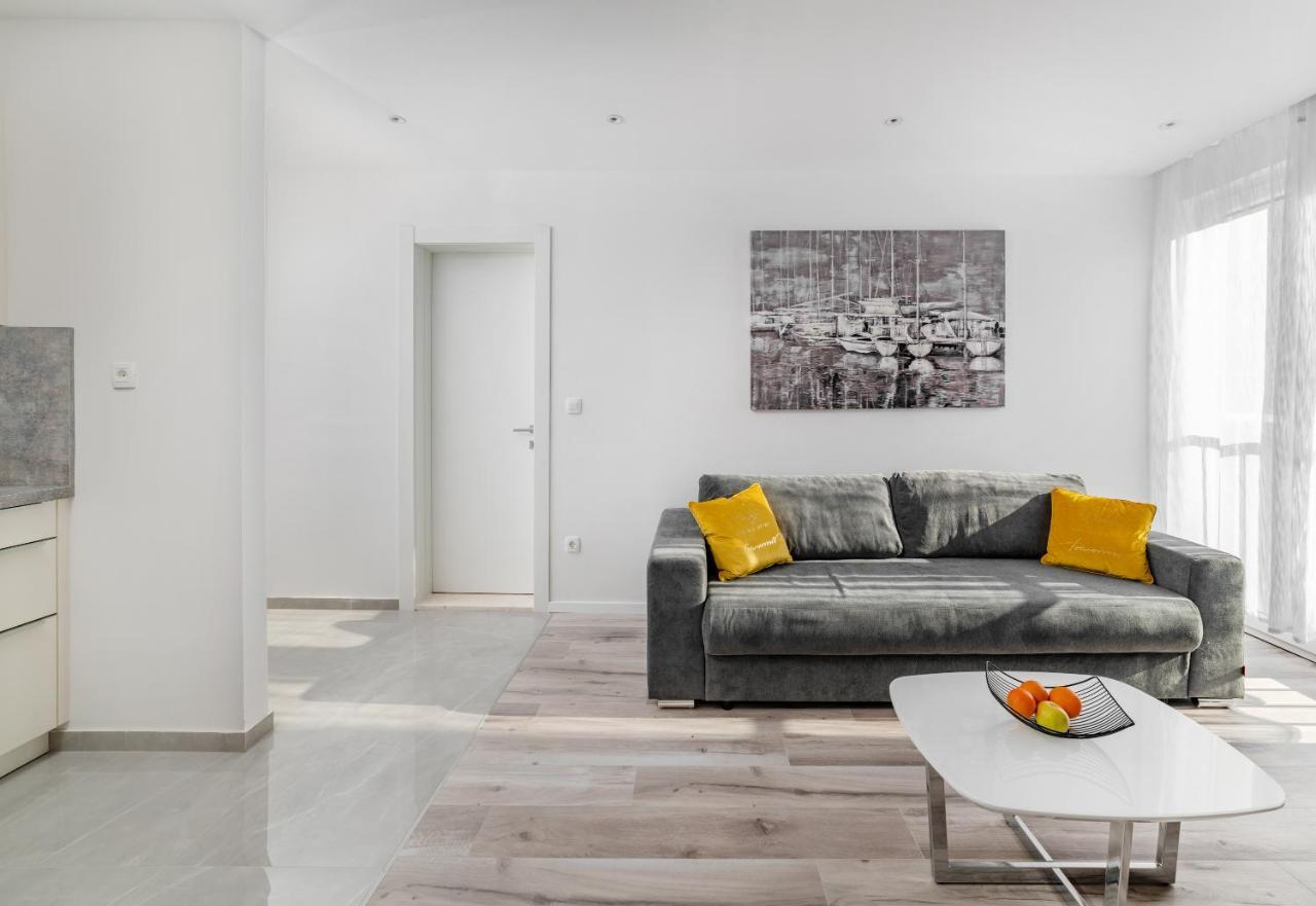 Luxury Apartment Sandra Split Exterior photo