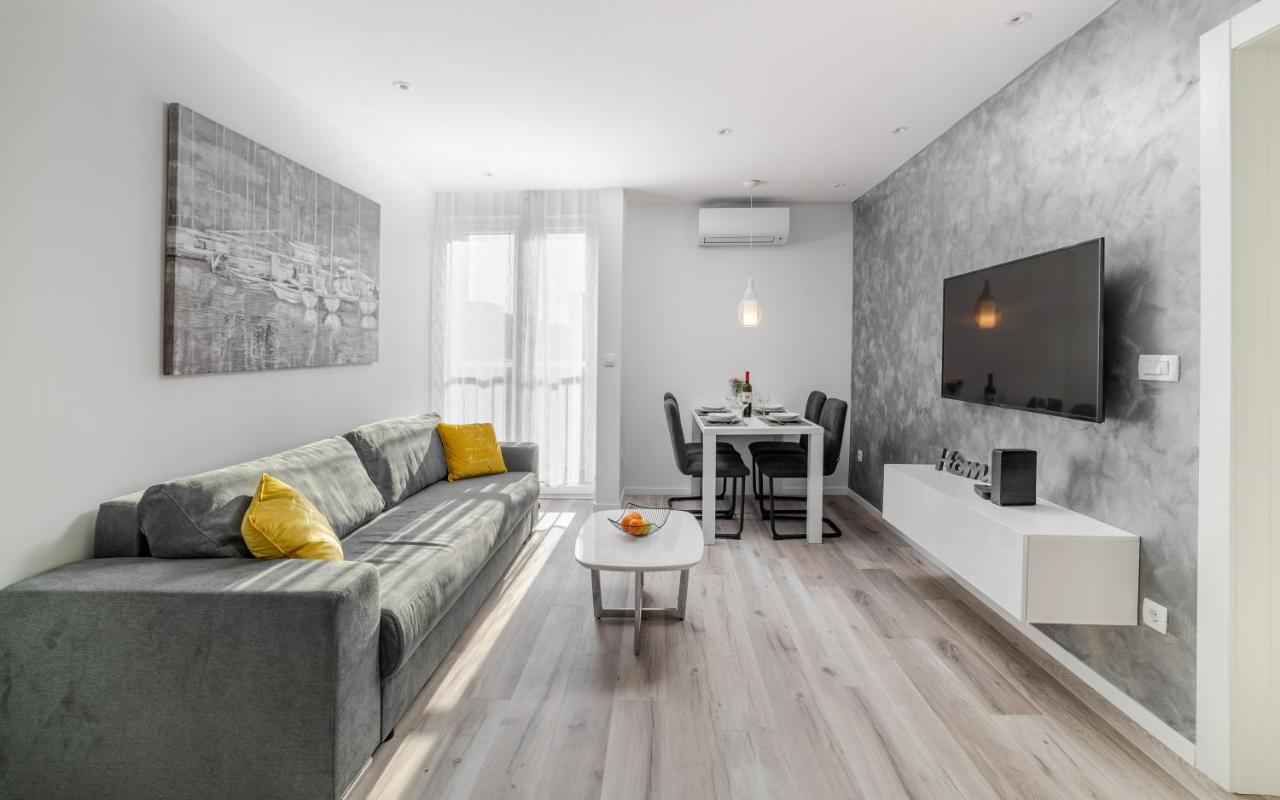 Luxury Apartment Sandra Split Exterior photo