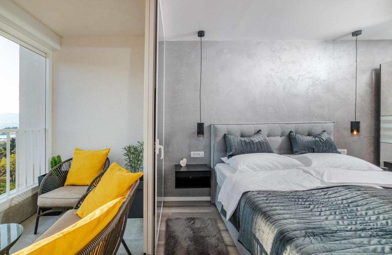 Luxury Apartment Sandra Split Exterior photo
